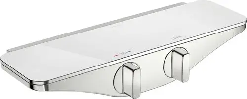 Chromfarbene Brausebatterie mit weißem Oberteil und zwei Drehreglern. Das Design ist modern und passend für Badezimmer von HANSA.